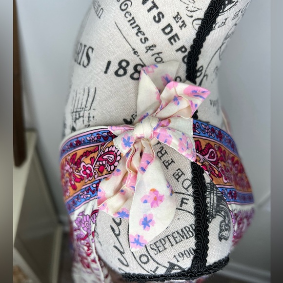 Heyson V-Neck Top - Picture 5 of 9